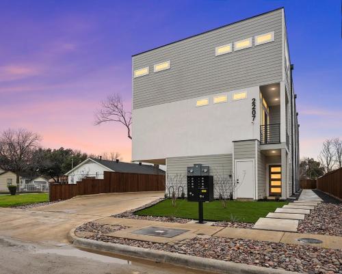 Buitenkant, Pet-Friendly 2BR l Private Baths l Stylish Stay in Love Field vliegveld Buitenkant, Pet-Friendly 2BR l Private Baths l Stylish Stay in Love Field vliegveld