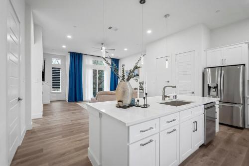 keuken, Upscale 2BR Hideaway, Ensuite Bliss, Pet-Friendly in Love Field vliegveld keuken, Upscale 2BR Hideaway, Ensuite Bliss, Pet-Friendly in Love Field vliegveld