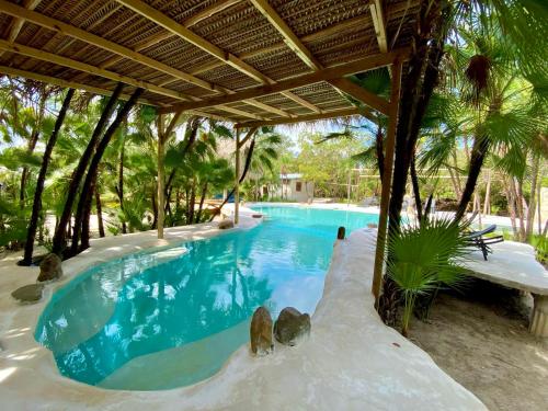 Zwembad, Kin Resort Lodge in Surfside Zwembad, Kin Resort Lodge in Surfside