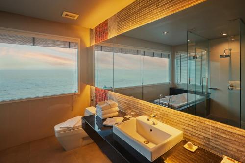 Bathroom, Welcome World Beachfront Resort in Dong Tarn Beach Bathroom, Welcome World Beachfront Resort in Dong Tarn Beach