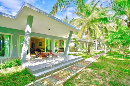 Garden, Lang Co Beach Resort near Elephant Springs Garden, Lang Co Beach Resort near Elephant Springs