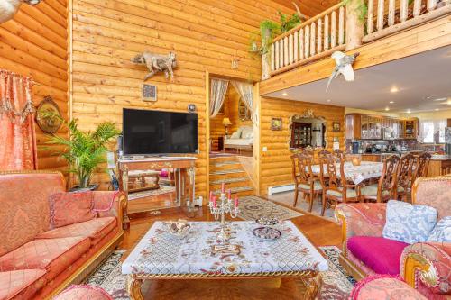 Swan Lake Estate with Sauna and Game Room! in Kenoza Lake Swan Lake Estate with Sauna and Game Room! in Kenoza Lake