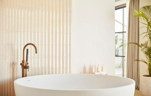 Kupaonica, La Zambra Resort GL, part of The Unbound Collection by Hyatt in Mijas Kupaonica, La Zambra Resort GL, part of The Unbound Collection by Hyatt in Mijas