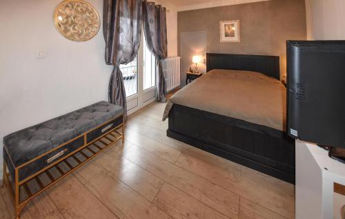 2 Bedroom Lovely Home In Vedène