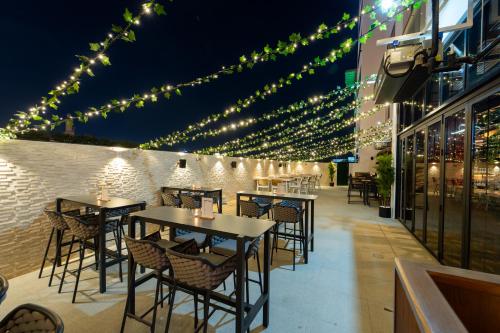 Restaurant, Four Points by Sheraton Production City, Dubai in Dubailand Restaurant, Four Points by Sheraton Production City, Dubai in Dubailand
