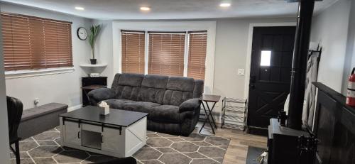 Cozy 3BR Home near Casinos! in Uncasville (CT) Cozy 3BR Home near Casinos! in Uncasville (CT)