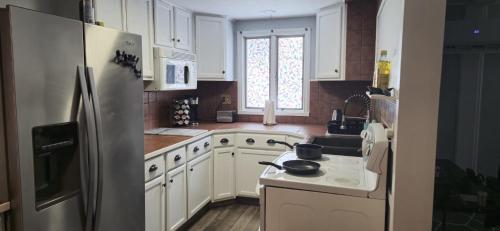 keuken, Cozy 3BR Home near Casinos! in Uncasville (CT) keuken, Cozy 3BR Home near Casinos! in Uncasville (CT)