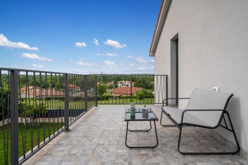 Buitenkant, Villa Family Love Mit Garten Und Spielplatz in Snasici Buitenkant, Villa Family Love Mit Garten Und Spielplatz in Snasici