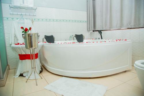 Létesítmények, Five To Five Hotel in Kigali Létesítmények, Five To Five Hotel in Kigali