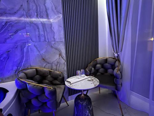 R U B I room by 50 shades in Baia Mare R U B I room by 50 shades in Baia Mare