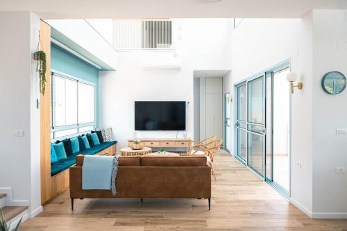 Villa Aviv Achziv Beach 3min Walk to Sea! וילה אביב- וילה יוקרתית עם בריכה מגודרת על חוף אכזיב, 3 דק in Nahariya Villa Aviv Achziv Beach 3min Walk to Sea! וילה אביב- וילה יוקרתית עם בריכה מגודרת על חוף אכזיב, 3 דק in Nahariya