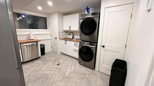 廚房, 2 Bedroom Basement Suite in Fernie by StayIn in 弗尼 廚房, 2 Bedroom Basement Suite in Fernie by StayIn in 弗尼