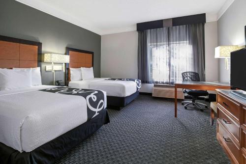 La Quinta Inn & Suites by Wyndham Dallas Arlington South in Arlington La Quinta Inn & Suites by Wyndham Dallas Arlington South in Arlington