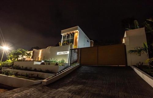 Palm Heights Loft Apartment in Koforidua Palm Heights Loft Apartment in Koforidua