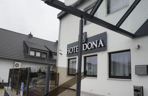 Exterior view, Hotel Dona in Bergisch Gladbach Exterior view, Hotel Dona in Bergisch Gladbach