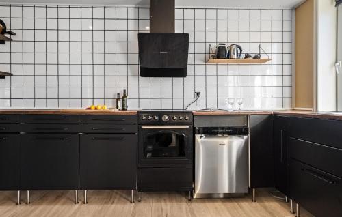 Kitchen, 3 Bedroom Lovely Home In Thisted in Hjardemål Kitchen, 3 Bedroom Lovely Home In Thisted in Hjardemål