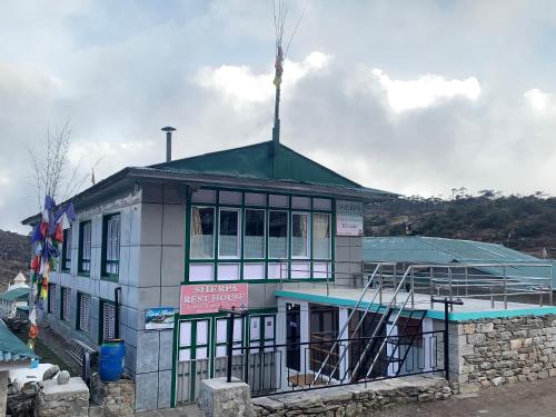 Sherpa Rest House Khunde in Everest Region (Nepal) Sherpa Rest House Khunde in Everest Region (Nepal)