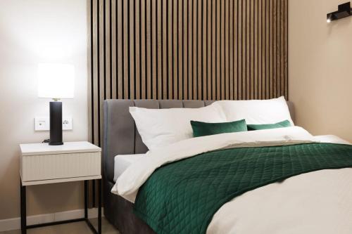 Quiet & Central stylish apt With Patio