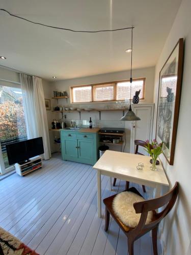 Kitchen, Tiny House De Oude Berg in Bergen Kitchen, Tiny House De Oude Berg in Bergen