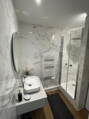 Baño, Hono - Studio en plein coeur du centre ville in Dax Baño, Hono - Studio en plein coeur du centre ville in Dax