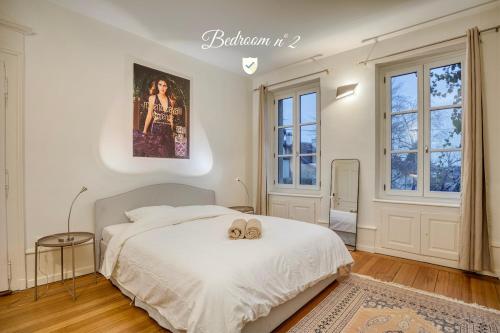 سرير, Bedroom 2 - Authentic charm - COLIVING Historic House in فيرني فولتير سرير, Bedroom 2 - Authentic charm - COLIVING Historic House in فيرني فولتير