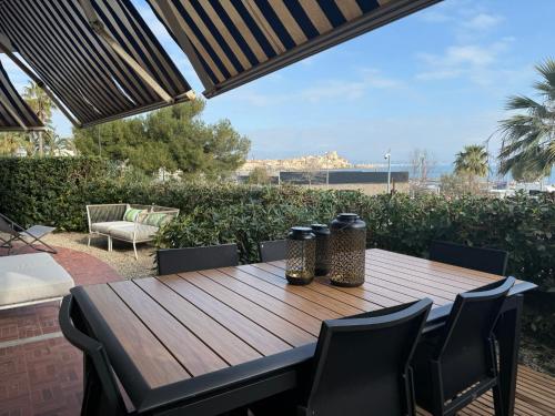 Large Luxury Apartment with garden view over the ocean