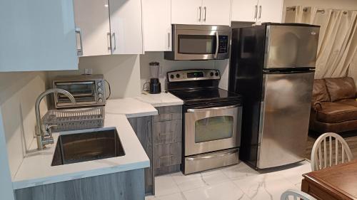 Konyha, Garden View in King City (ON) Konyha, Garden View in King City (ON)