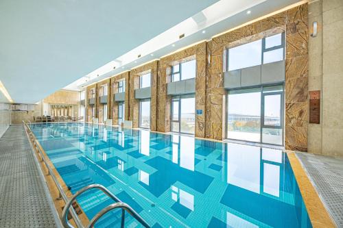 Swimming pool, Hilton Beijing Capital Airport in Capital Int'l Airport & New Int'l Exhibition Swimming pool, Hilton Beijing Capital Airport in Capital Int'l Airport & New Int'l Exhibition