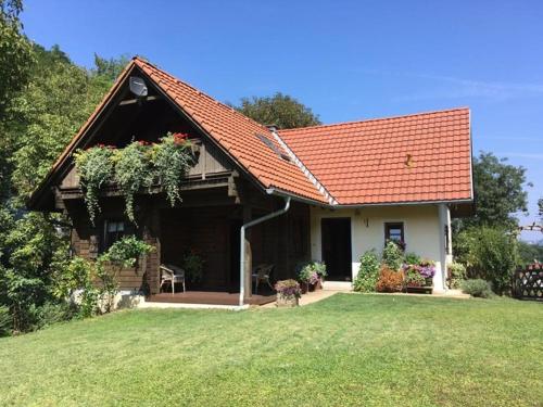 Garden, Schmuckes Geraumiges Haus mit Garten in Graz fur bis zu 8 Gaste Ideal fur Familien und Gruppen in Wetzelsdorf Garden, Schmuckes Geraumiges Haus mit Garten in Graz fur bis zu 8 Gaste Ideal fur Familien und Gruppen in Wetzelsdorf