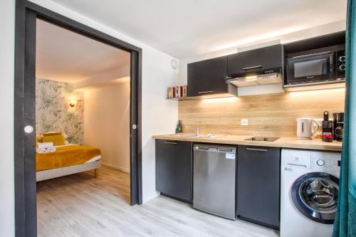 Kitchen, City Affaire, Petit dejeuner OFFERT en Hypercentre in Caen Kitchen, City Affaire, Petit dejeuner OFFERT en Hypercentre in Caen
