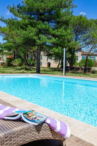 Úszómedence, Les gites at Domaine les Caizergues in Ganges Úszómedence, Les gites at Domaine les Caizergues in Ganges