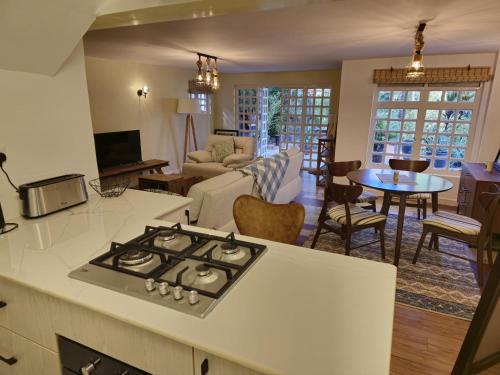 Dapur, Cozy 1-Bed with Garden Oasis in Kitisuru Dapur, Cozy 1-Bed with Garden Oasis in Kitisuru