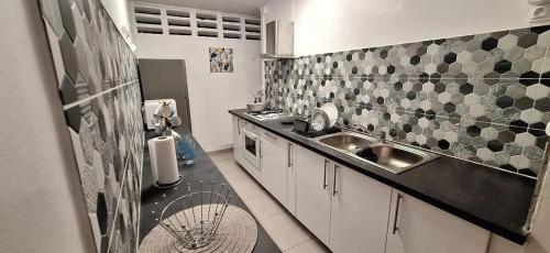 Appartement accueillant près de Basse-Terre, 57 m² avec balcon (Appartement accueillant pres de Basse-Terre, 57 m² avec balcon) in Basse Terre Appartement accueillant près de Basse-Terre, 57 m² avec balcon (Appartement accueillant pres de Basse-Terre, 57 m² avec balcon) in Basse Terre