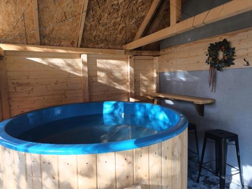 Úszómedence, Dom nad Stryszawką z BALIĄ i SAUNĄ - domek wypoczynkowy (Dom nad Stryszawka z BALIA i SAUNA - domek wypoczynkowy) in Stryszawa Úszómedence, Dom nad Stryszawką z BALIĄ i SAUNĄ - domek wypoczynkowy (Dom nad Stryszawka z BALIA i SAUNA - domek wypoczynkowy) in Stryszawa