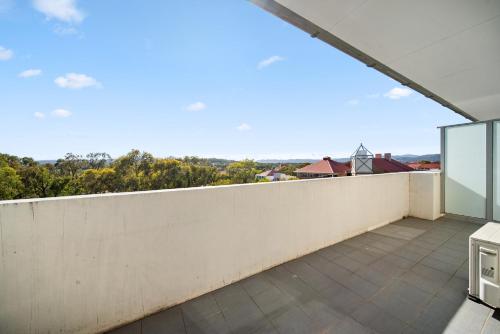 Bright 1-Bed Apartment with Balcony in تاجيرانونج Bright 1-Bed Apartment with Balcony in تاجيرانونج