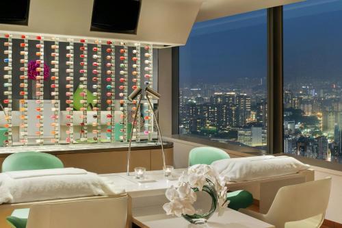 Bar/lounge, W Hong Kong near Kowloon MTR Station Bar/lounge, W Hong Kong near Kowloon MTR Station