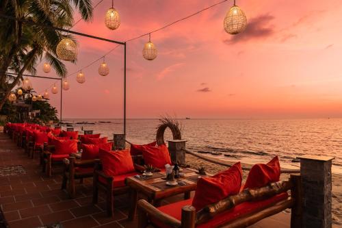 Bar/lounge, Seashells Phu Quoc Hotel & Spa in Phu Quoc Island Bar/lounge, Seashells Phu Quoc Hotel & Spa in Phu Quoc Island