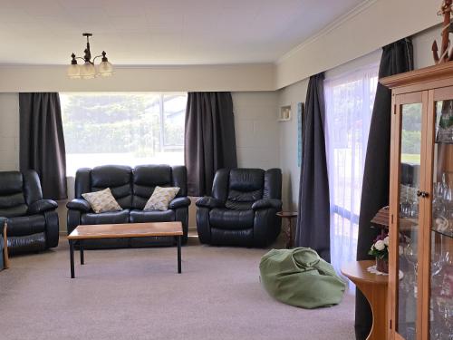 Facilities, Our Beach House in Opunake Facilities, Our Beach House in Opunake