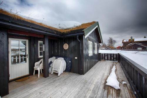 Balcony/terrace, Family-Friendly Cabin with Stunning Outdoor Access in Beitostolen Balcony/terrace, Family-Friendly Cabin with Stunning Outdoor Access in Beitostolen