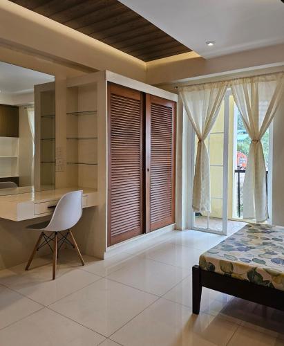 Cozy Studio Unit Near Mines View