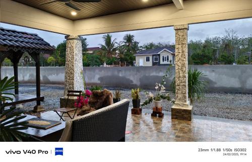 Balcony/terrace, HOMESTAY BANGLO 2 BILIk DI TOBIAR PENDANG in Pendang Balcony/terrace, HOMESTAY BANGLO 2 BILIk DI TOBIAR PENDANG in Pendang