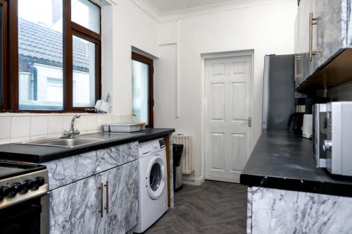 Superior 4-Bedroom Home ideal for families, Contractors and Relocations in 滕斯托尔 Superior 4-Bedroom Home ideal for families, Contractors and Relocations in 滕斯托尔
