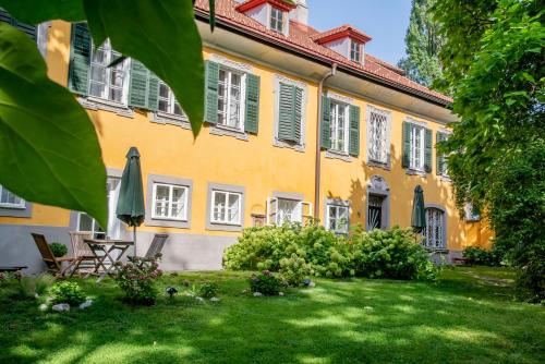 Schloss mit eigenem Garten & Parkplatz R