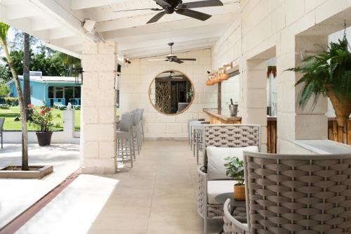 Bar/lounge, All Seasons Resort in Saint James Bar/lounge, All Seasons Resort in Saint James