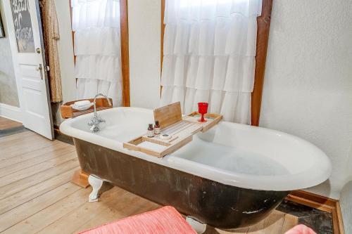 Badkamer, The Gallery House Boutique Hotel in Stephenville (TX) Badkamer, The Gallery House Boutique Hotel in Stephenville (TX)