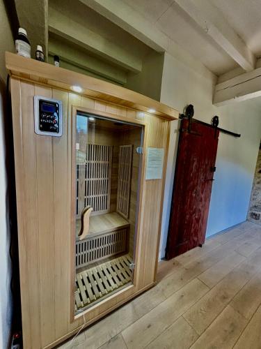 sauna, Fraîcheur garantie château perché avec rivière privée en pleine nature (Fraicheur garantie chateau perche avec riviere privee en pleine nature) in Ornolac Ussat Les Bains sauna, Fraîcheur garantie château perché avec rivière privée en pleine nature (Fraicheur garantie chateau perche avec riviere privee en pleine nature) in Ornolac Ussat Les Bains