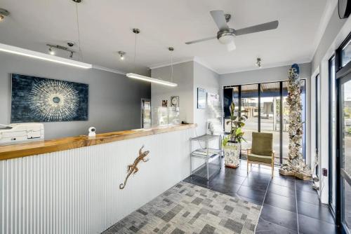 ล็อบบี้, The Rocks Motel in เวสท์ชอร์ ล็อบบี้, The Rocks Motel in เวสท์ชอร์