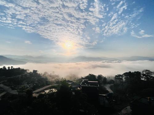 Almost Home Guest House and Cafe in 툼링타르 Almost Home Guest House and Cafe in 툼링타르