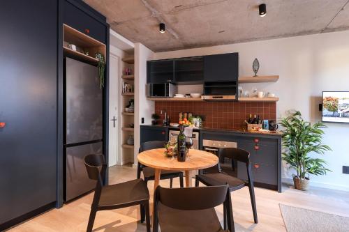 ห้องครัว, THREE43 ON B - Fluent Serviced Apartments in จุดชมวิวทะเล ห้องครัว, THREE43 ON B - Fluent Serviced Apartments in จุดชมวิวทะเล