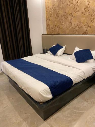 Hotel Luxury Richa Grand Inn in Cantonment Hotel Luxury Richa Grand Inn in Cantonment